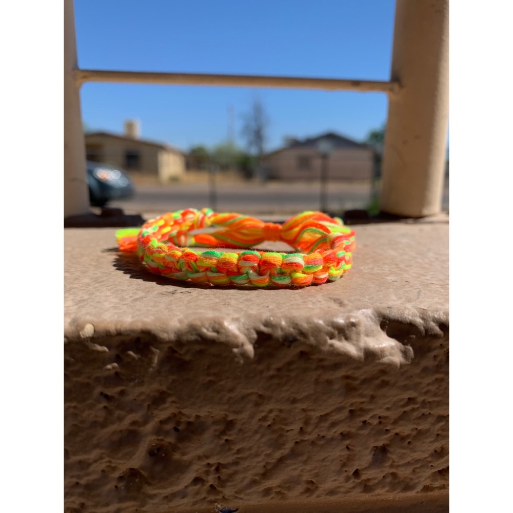 Homemade adjustable bracelet
